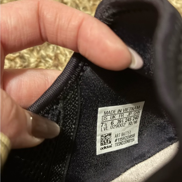 Adidas NMD R1 - Picture 2 of 4